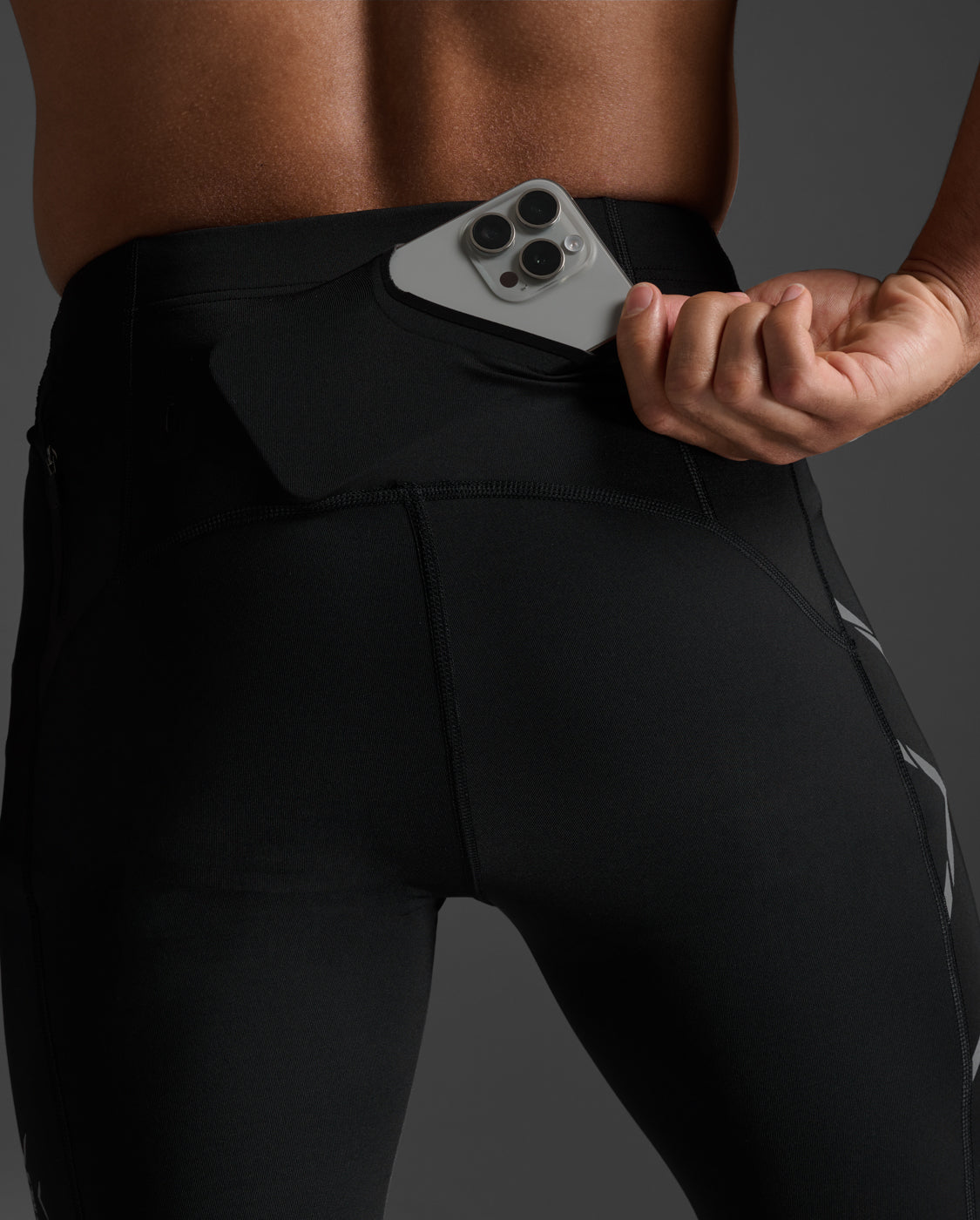 Shorts de sport simples avec logo réfléchissant de grande taille | Mode