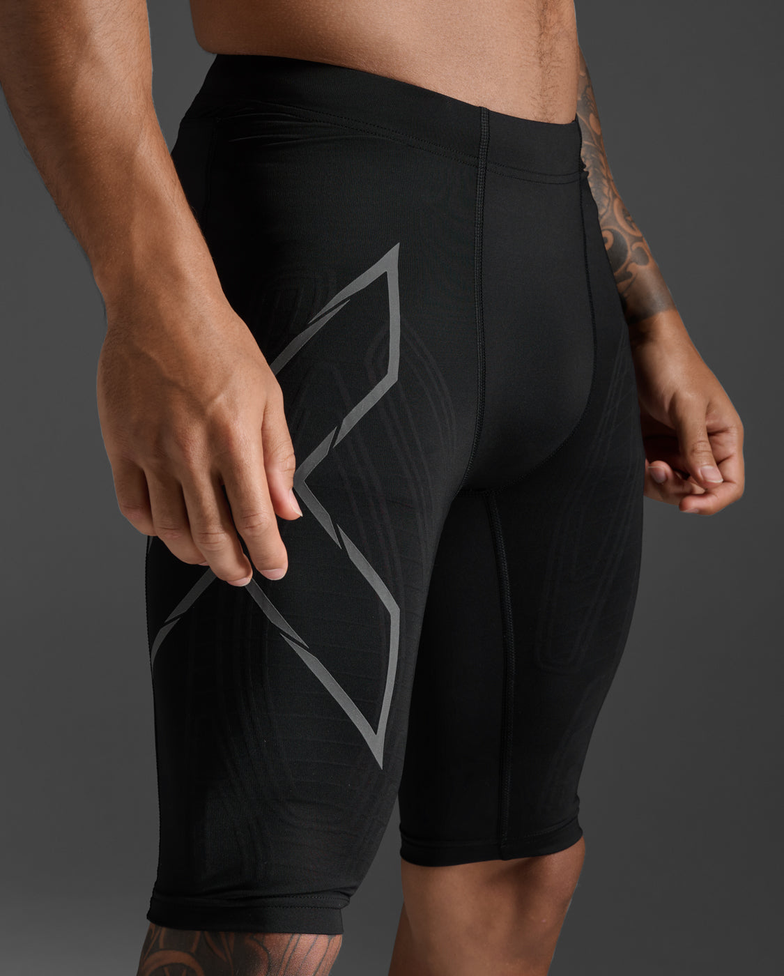 Black Light Speed Compression Shorts | Workout and Running | 2XU