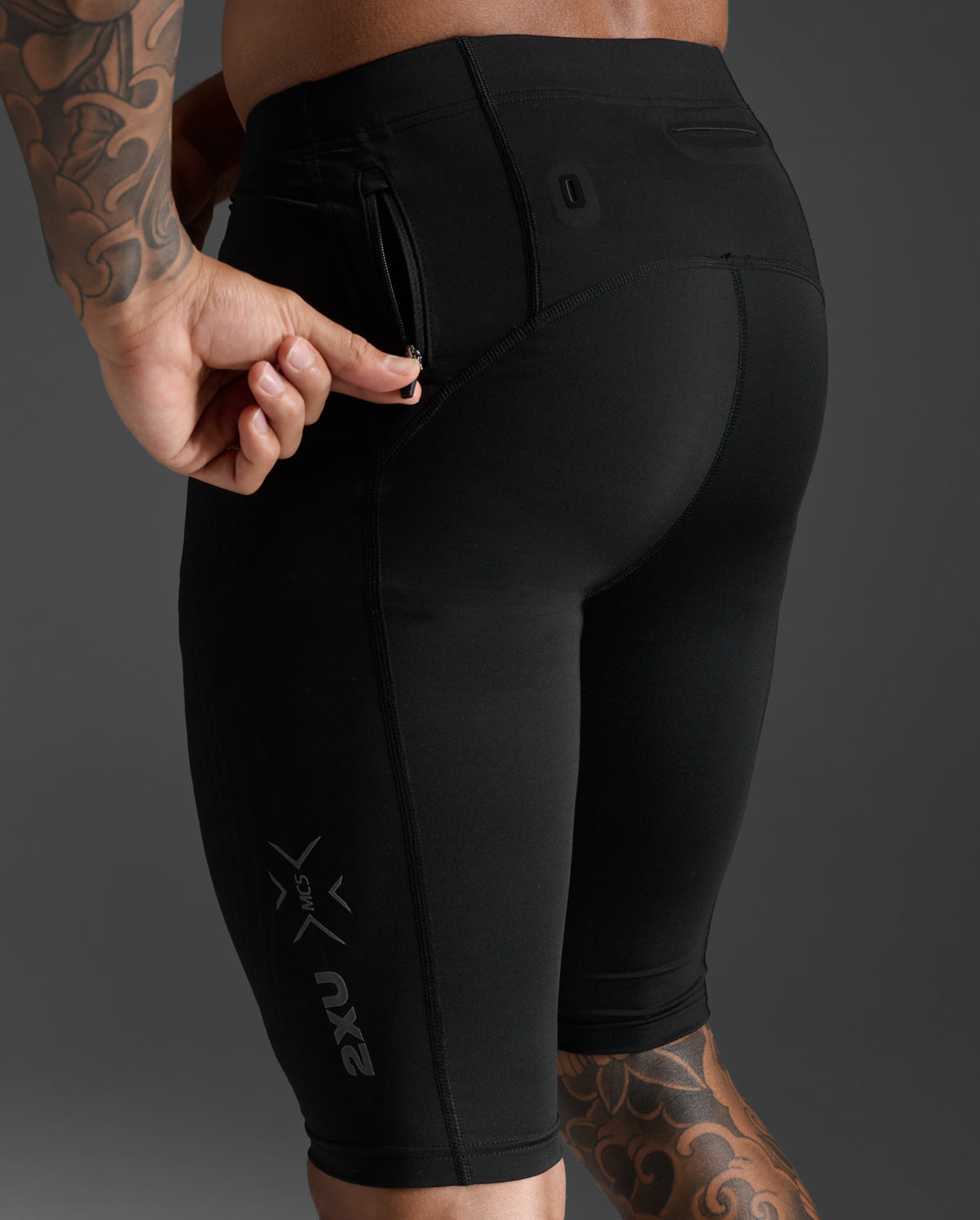 Black Light Speed Compression Shorts | Workout and Running | 2XU