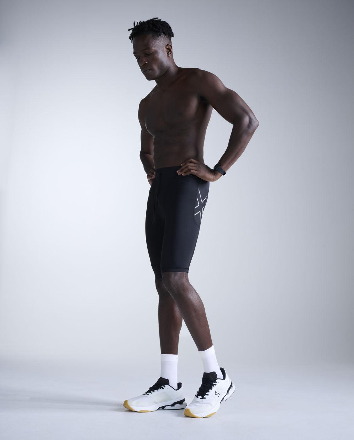 Black Aero Mesh Compression Shorts | Workout and Running | 2XU