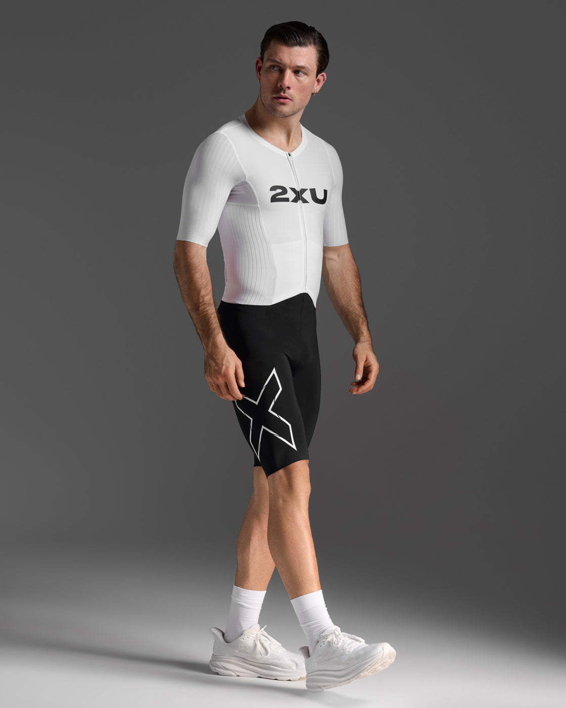 2XU AERO SLEEVED TRISUIT ブラック/ホワイト M Aero Sleeved Trisuit – 2XU US