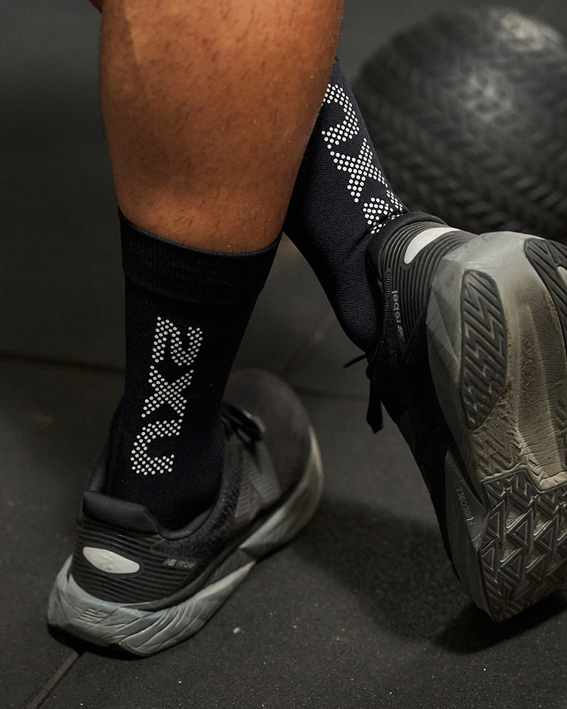 Vectr Reflective Crew Socks – 2XU - Main Image