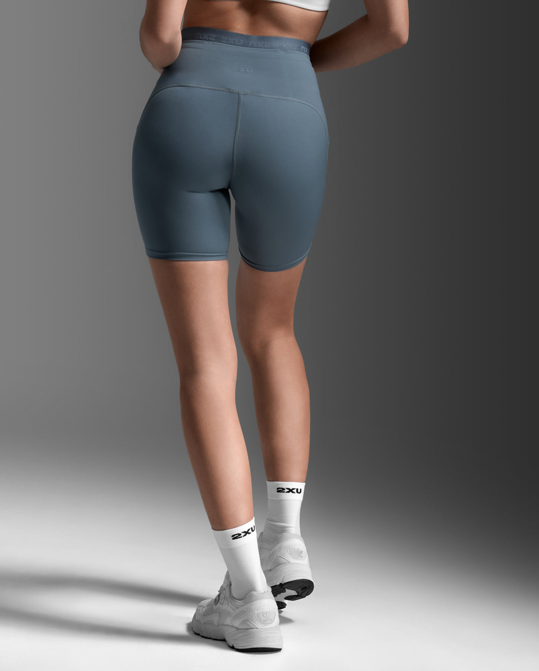 Form Stash Hi-Rise 6" Compression Short with Pockets
