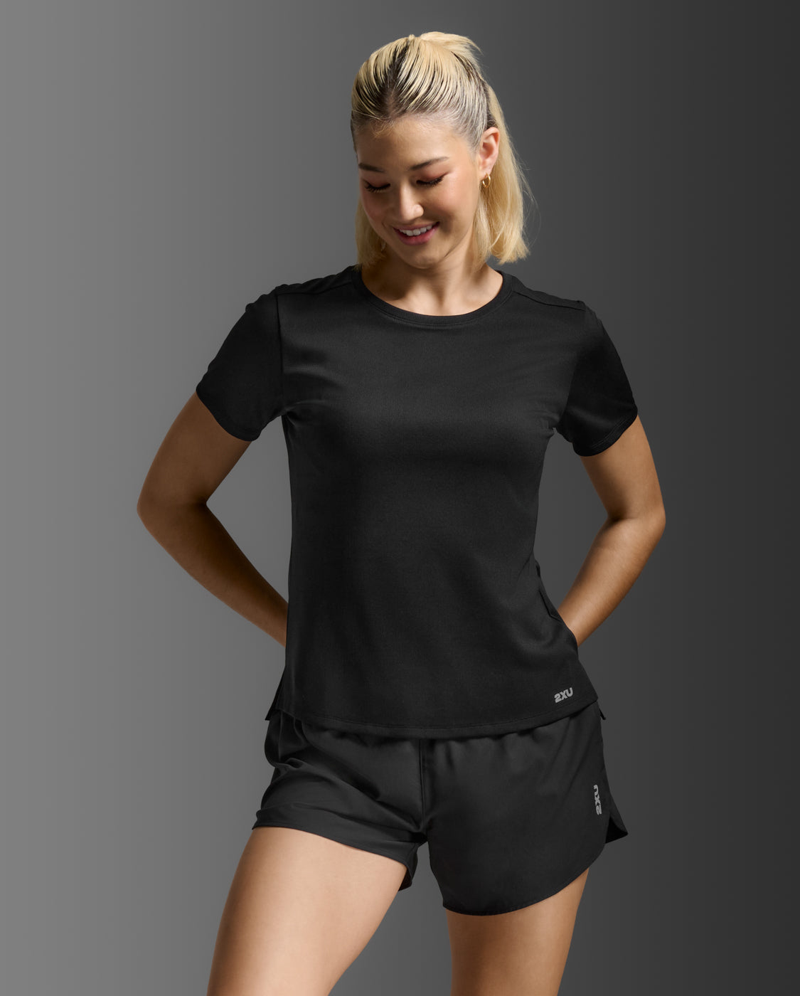 (取寄) ツータイムズユー レディース エアロ Tシャツ 2XU women Aero T-Shirt Black/Silver Reflective Aero T-Shirt Women - black/silver reflective – 2XU.de
