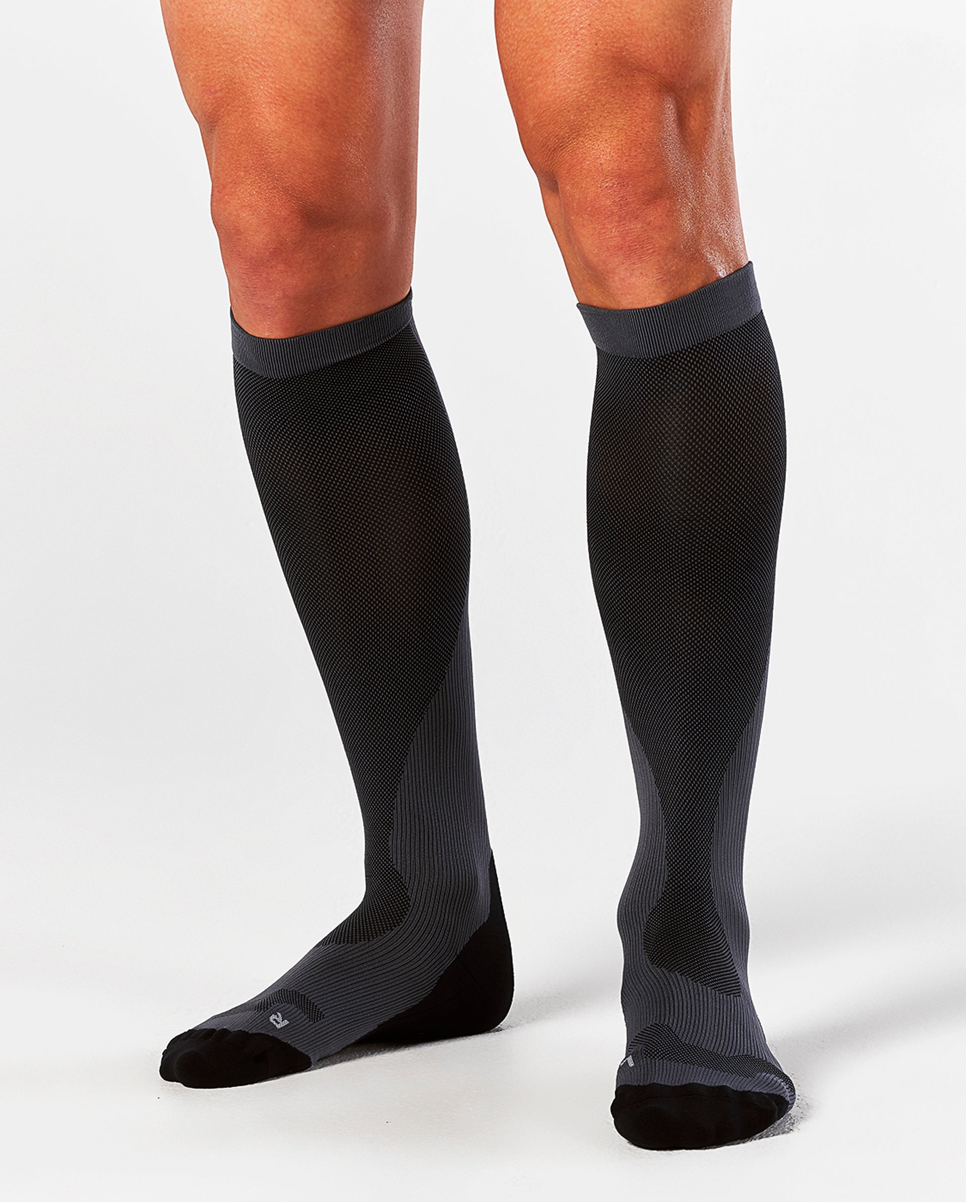 Perf Run Knee Length Compression Socks, Titanium/Black
